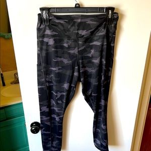 Athleta Iltimate Camo 7/8 Tight